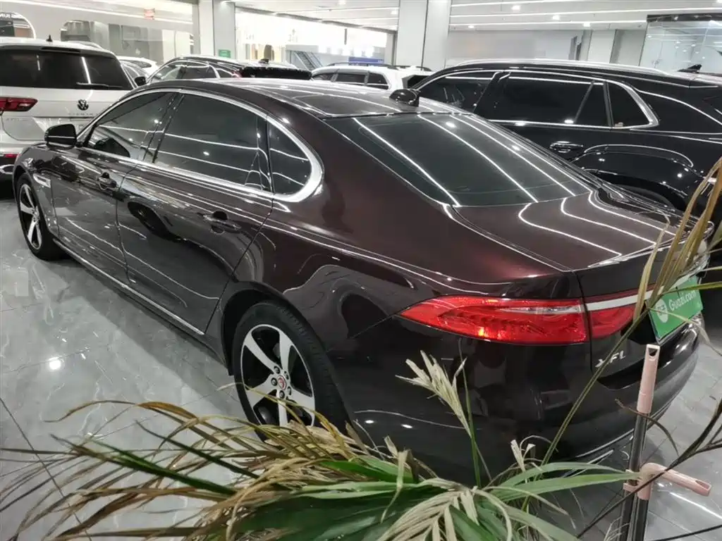 Jaguar XFL XFL 2.0 T P200 2 WD Elite