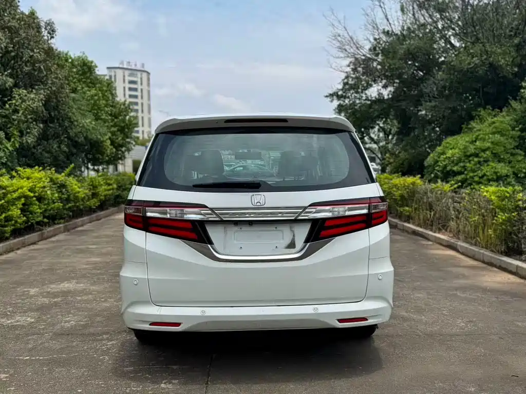 Odyssey 2.4 L Luxury