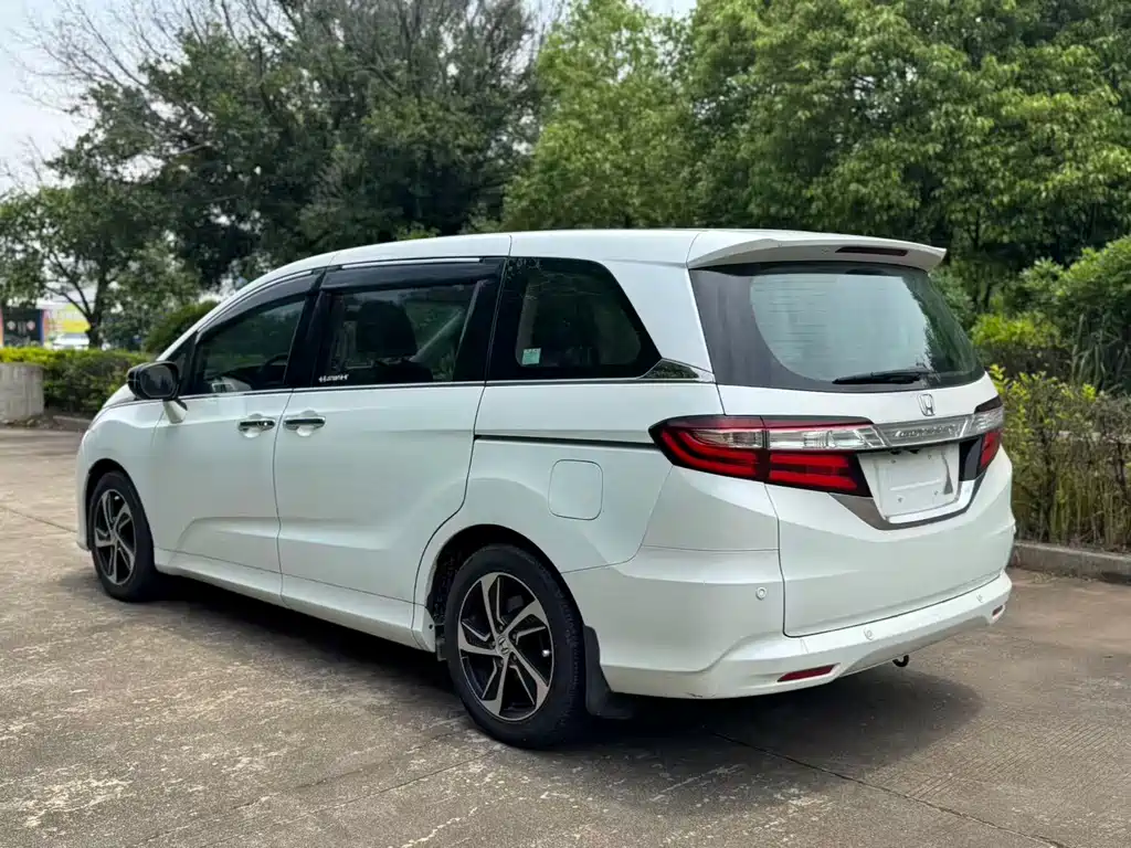 Odyssey 2.4 L Luxury