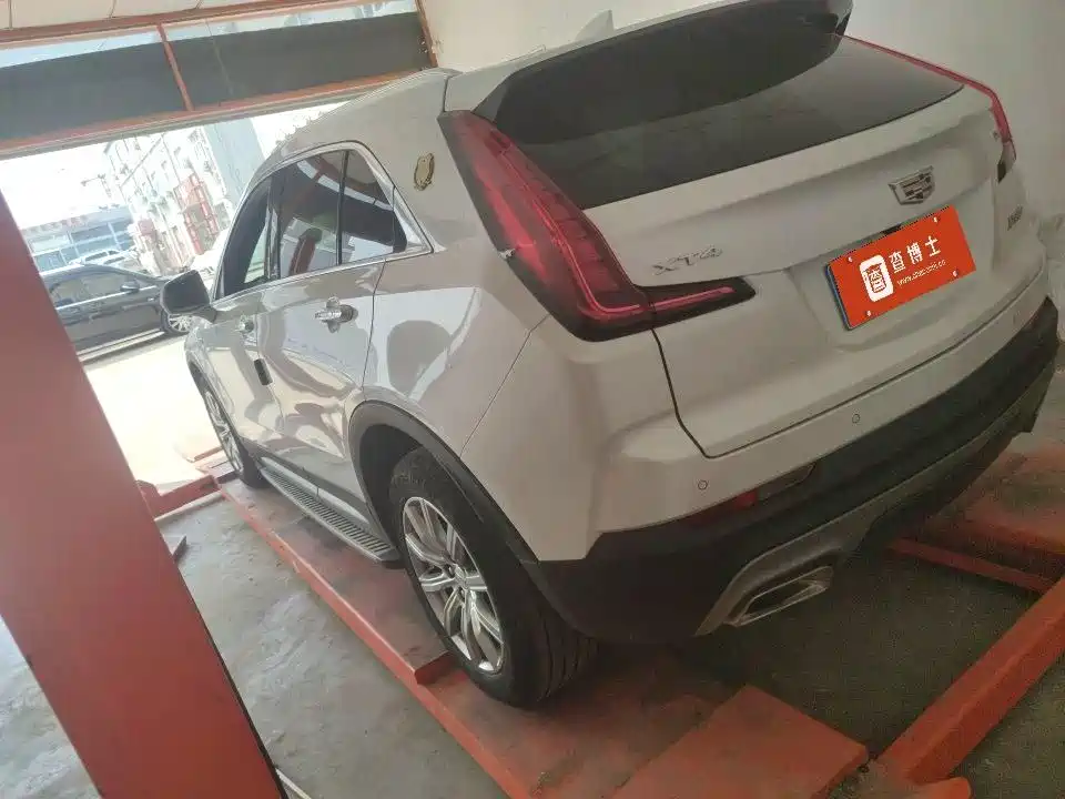 Cadillac XT4 28 T 2 WD Distinguished