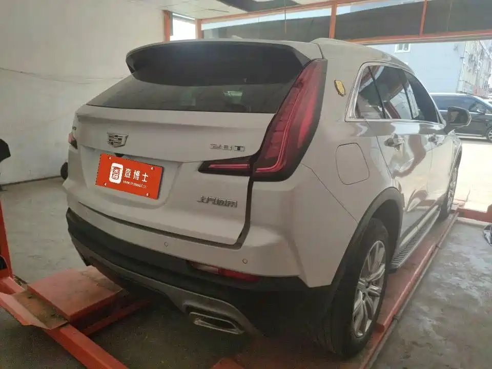 Cadillac XT4 28 T 2 WD Distinguished