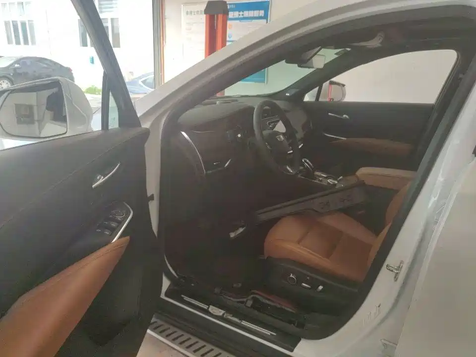 Cadillac XT4 28 T 2 WD Distinguished