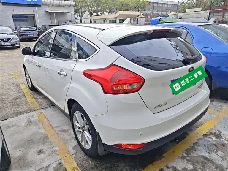Ford Focus Hatchback EcoBoost 125 Auto Super Style Smart Travel