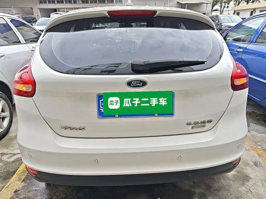 Focus Hatchback EcoBoost 125 Auto Super Style Smart Travel
