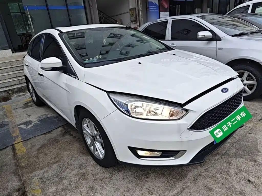Focus Hatchback EcoBoost 125 Auto Super Style Smart Travel