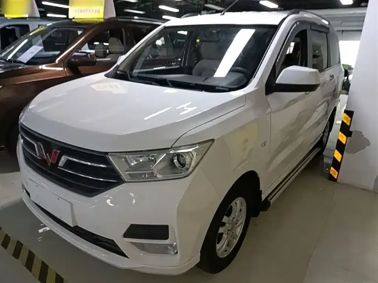 Wuling Hongguang 1.5 L S Comfort L2 B