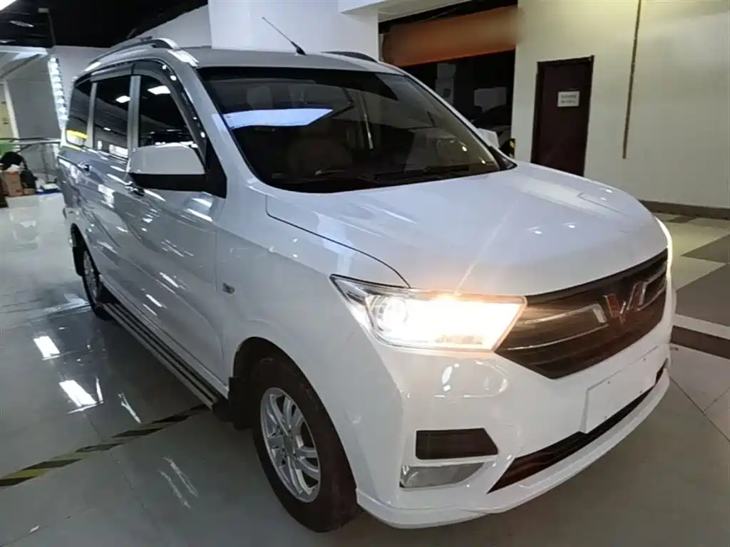 Wuling Hongguang 1.5 L S Comfort L2 B
