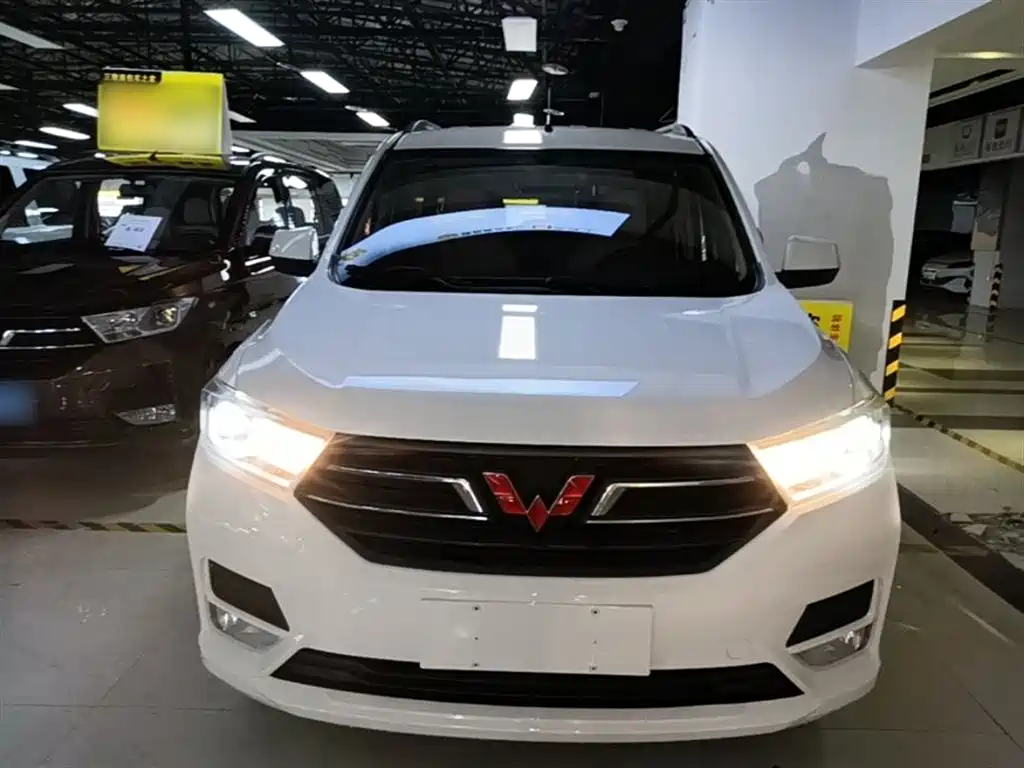 Wuling Hongguang 1.5 L S Comfort L2 B