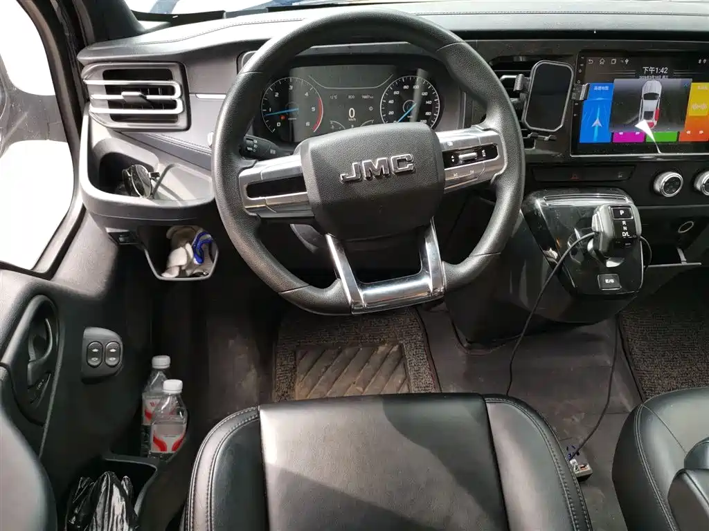 JMC Fushun 2.0 T Auto SWB Low Roof Commercial Multi-purpose Passenger 6-seat Top Hatch