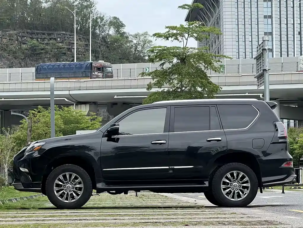 Lexus GX 400 Distinguished