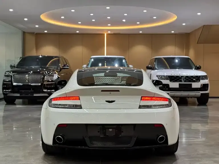 Aston Martin V8 Vantage 4.7 L Coupe