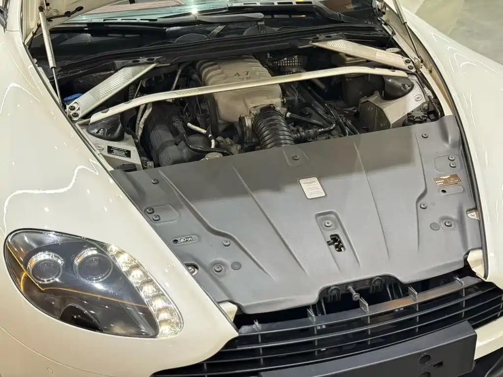 V8 Vantage 4.7 L Coupe