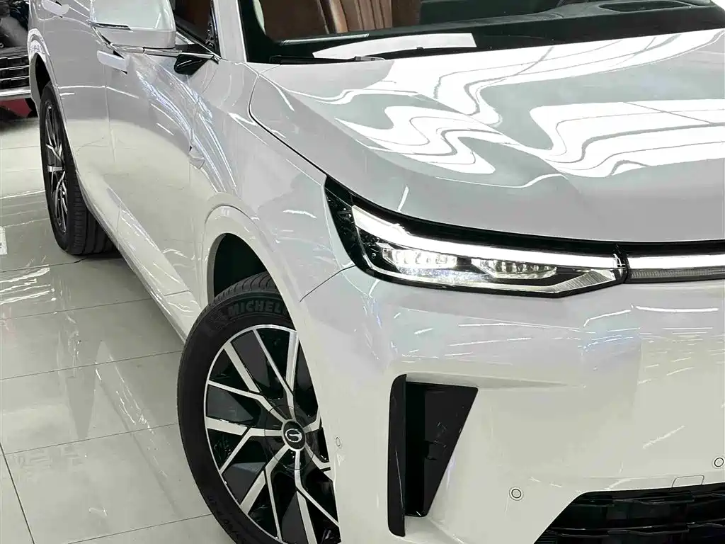 Trumpchi Xiangwang S9 Qiankun UItra 6-seat