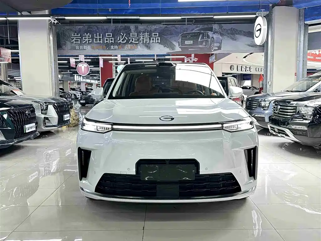 Trumpchi Xiangwang S9 Qiankun UItra 6-seat