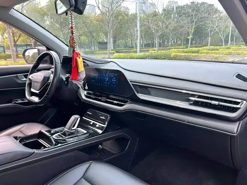 Wuling Victory 1.5 T CVT Flagship Business Cabin