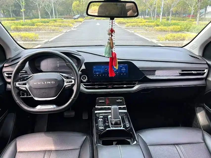 Wuling Victory 1.5 T CVT Flagship Business Cabin