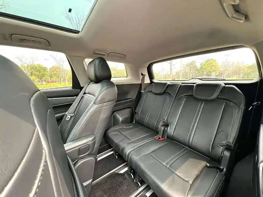 Wuling Victory 1.5 T CVT Flagship Business Cabin