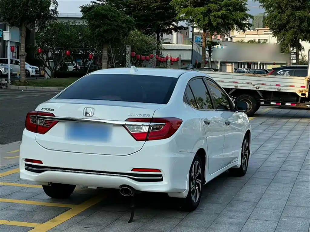 Crider 1.8 L CVT Comfort