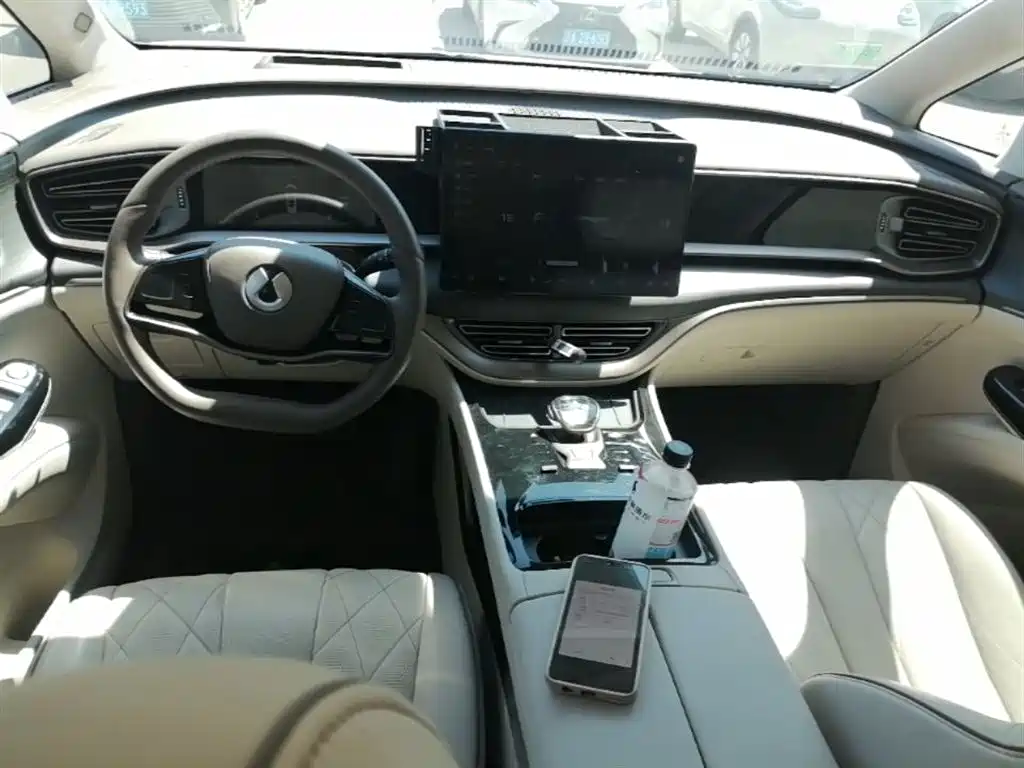 Denza D9 DM-i 970 4 WD Flagship