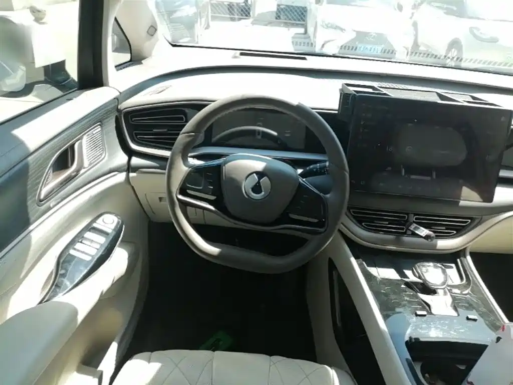 Denza D9 DM-i 970 4 WD Flagship