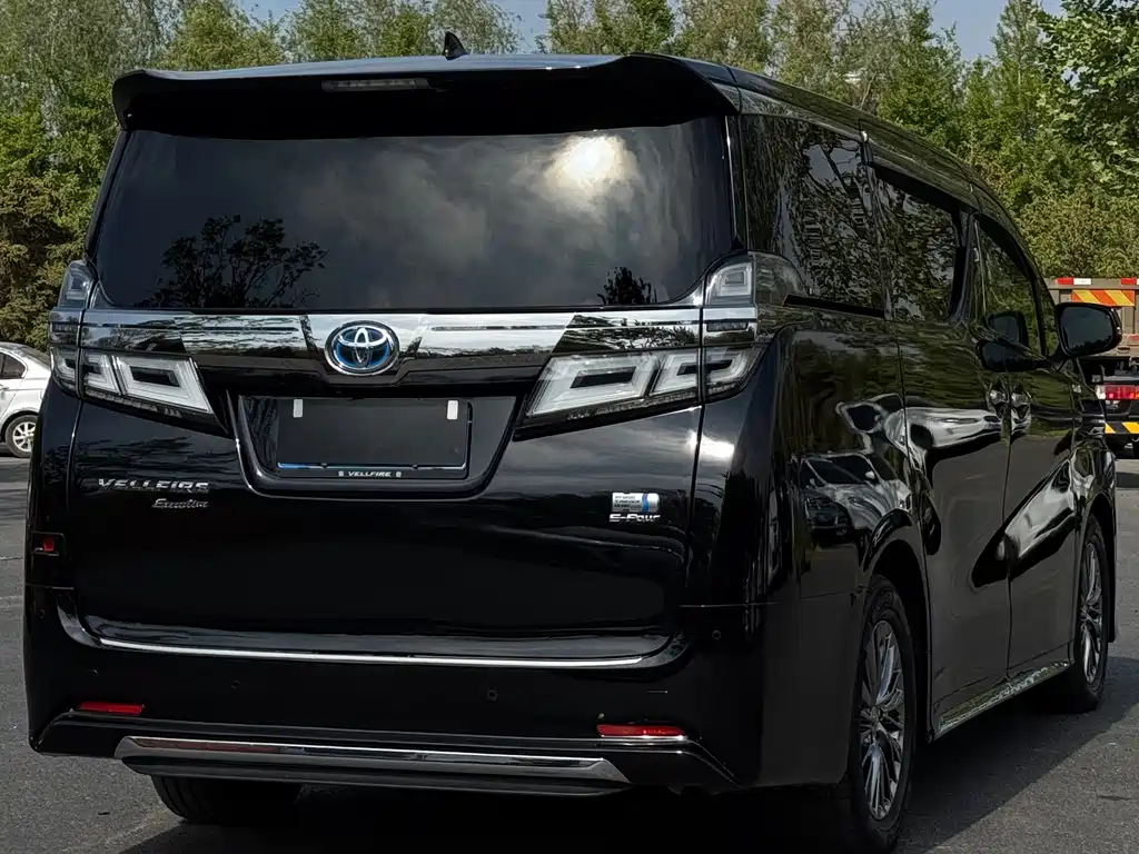 Vellfire Dual Engine 2.5 L HV Distinguished