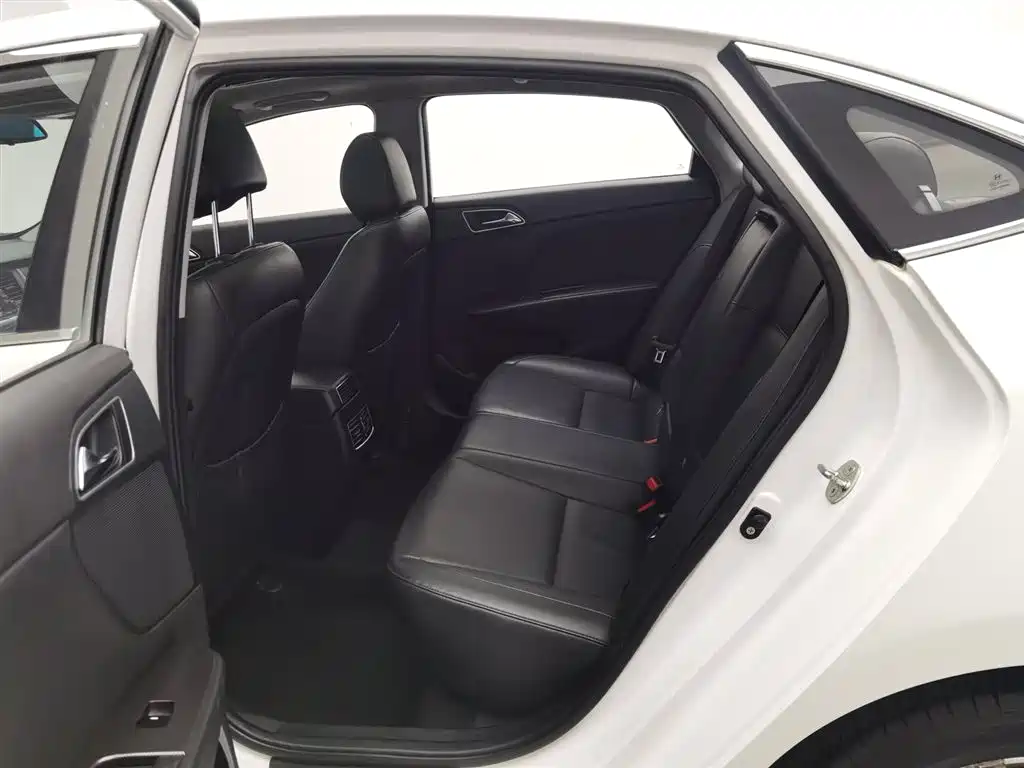 Mistra 1.8 L Auto Distinguished DLX CN-V