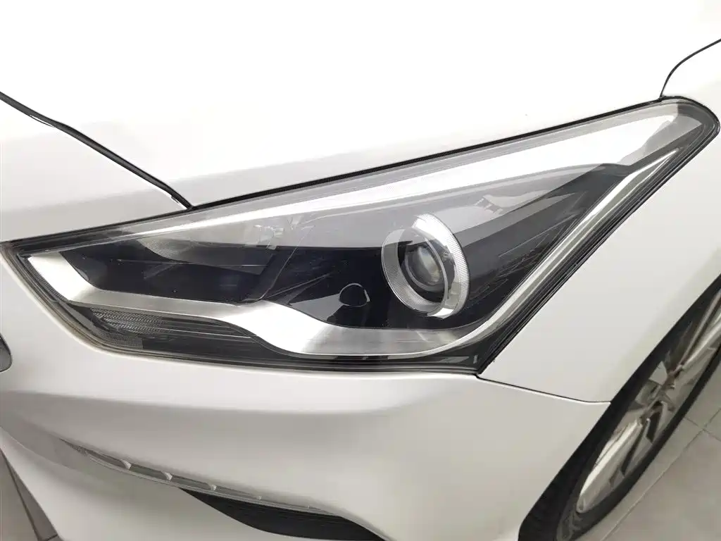 Mistra 1.8 L Auto Distinguished DLX CN-V