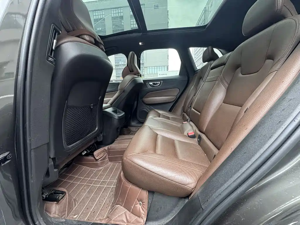 Volvo XC60 T5 4 WD Smart Ease Luxury