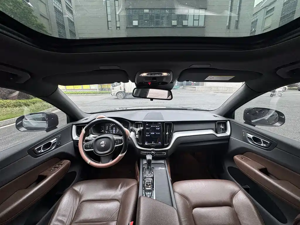 Volvo XC60 T5 4 WD Smart Ease Luxury
