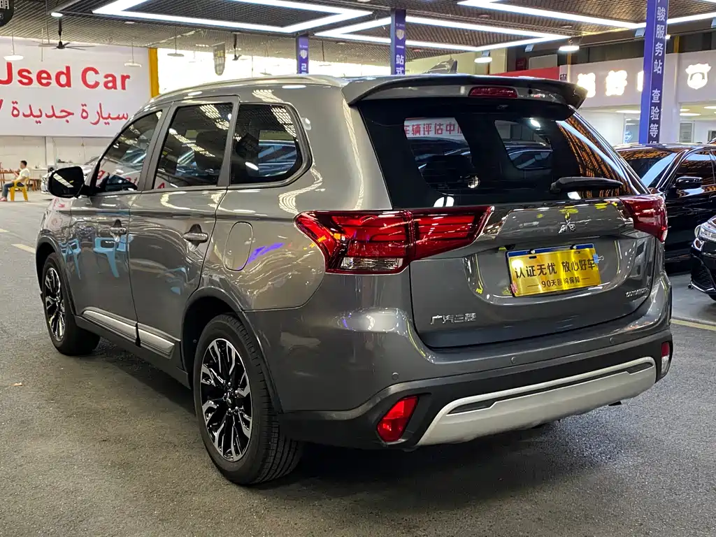 Outlander 2.0 L 2 WD Smooth Enjoyment 7-seat CN-VI