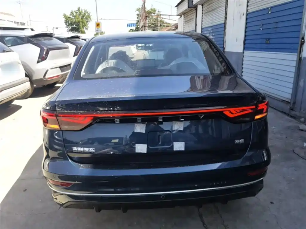 Emgrand 帝豪 2026款 400万纪念款 1.5 L CVT超越型