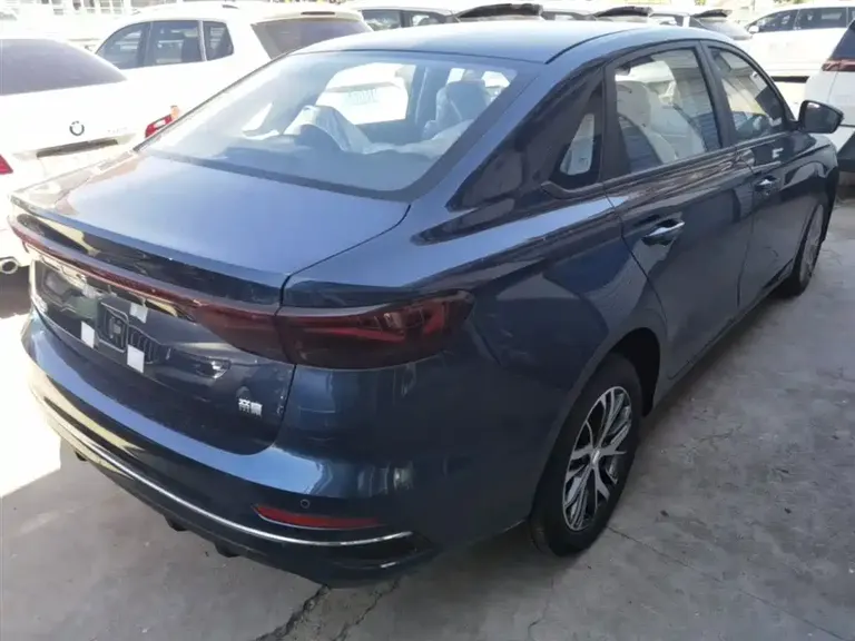 Geely Emgrand 帝豪 2026款 400万纪念款 1.5 L CVT超越型