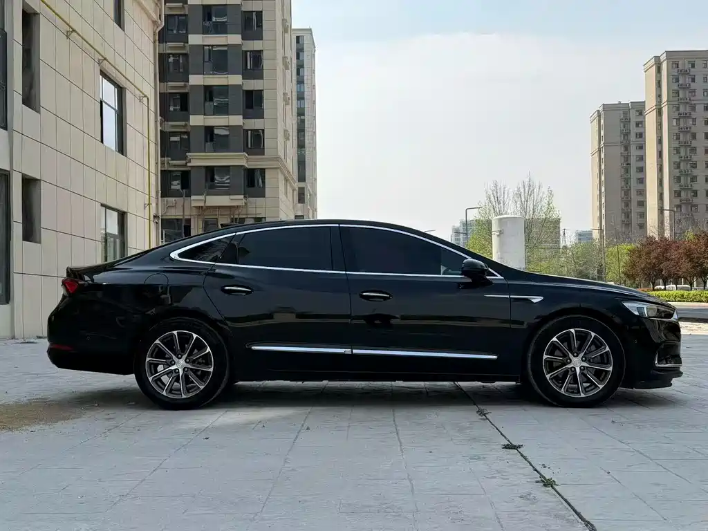 LaCrosse 652 T Distinguished