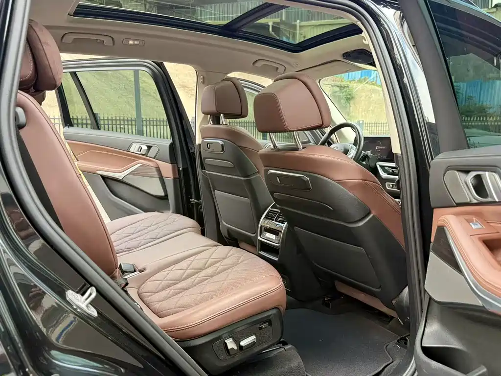 BMW X7 xDrive40 i Leading Luxury Package