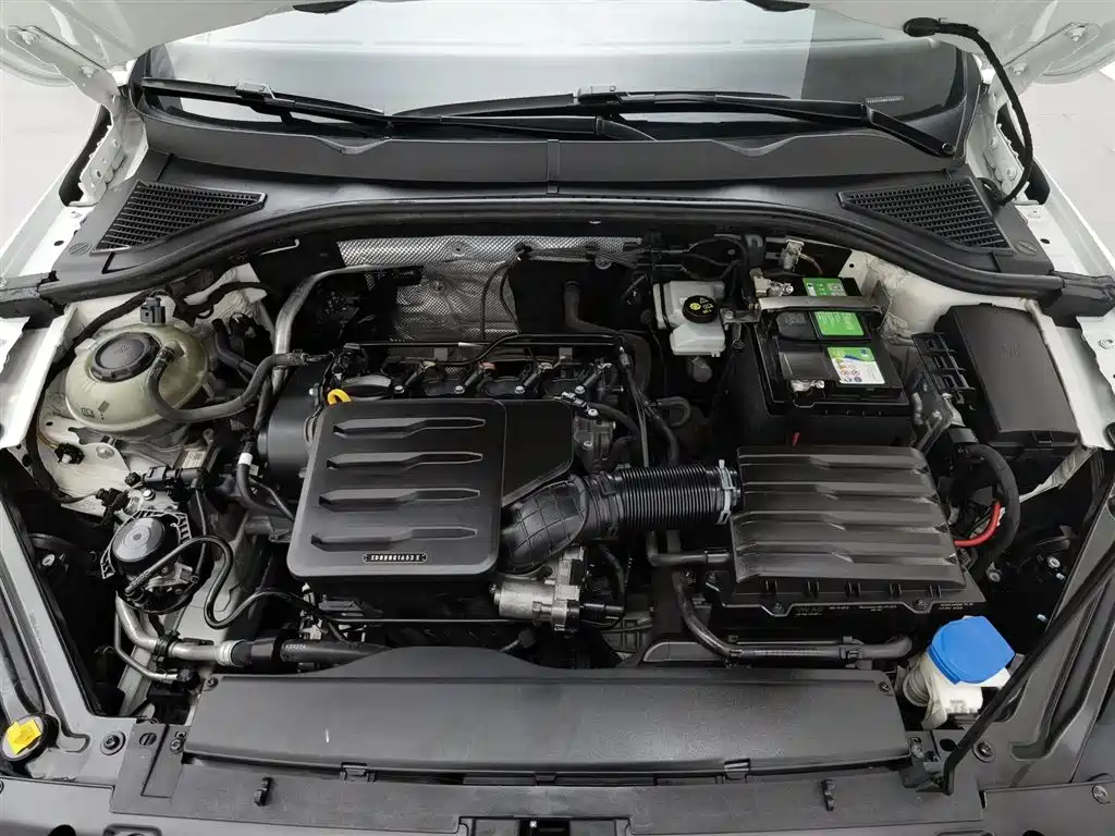 Bora 1.5 L Auto Comfort Connected
