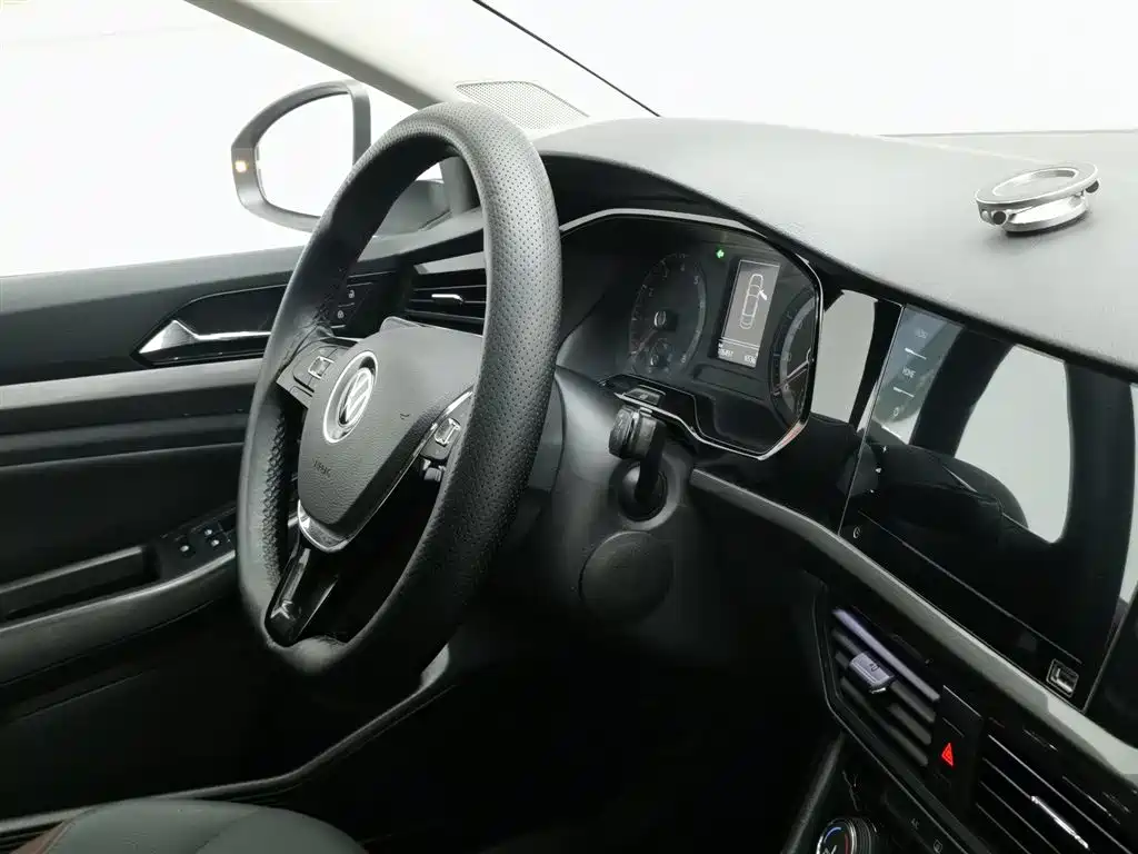 Bora 1.5 L Auto Comfort Connected