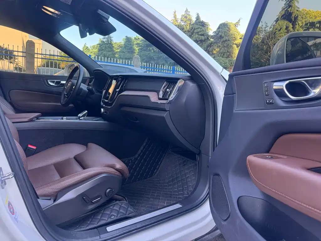Volvo XC60 B5 4 WD Smart Vision Luxury