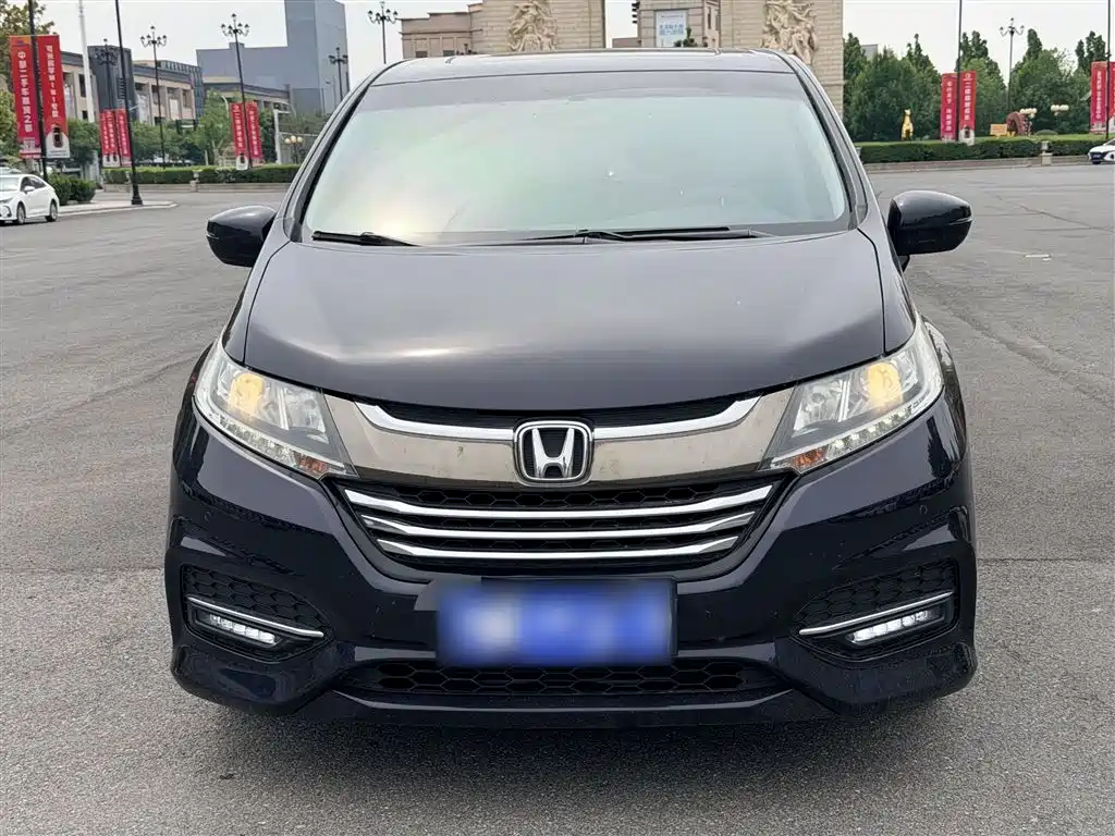 Odyssey 2.4 L Luxury