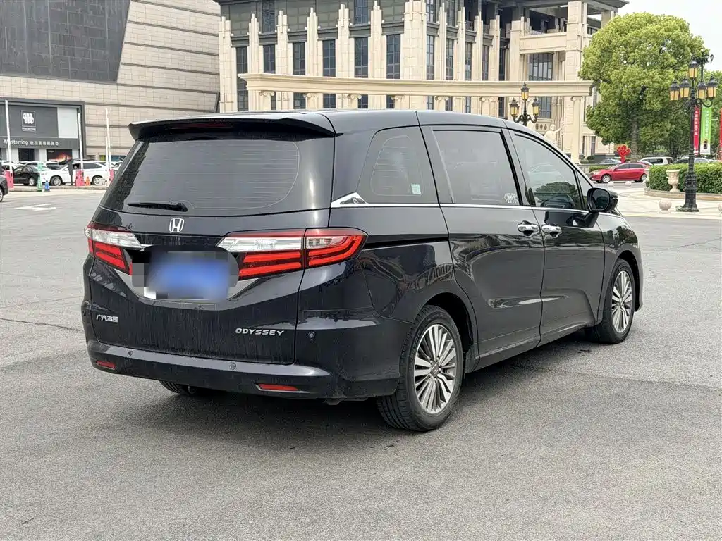 Odyssey 2.4 L Luxury