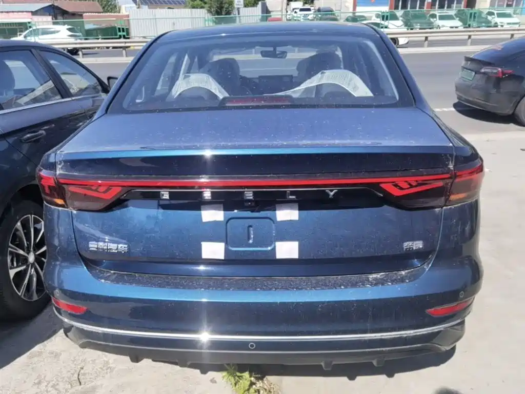 Emgrand 帝豪 2026款 400万纪念款 1.5 L CVT超越型