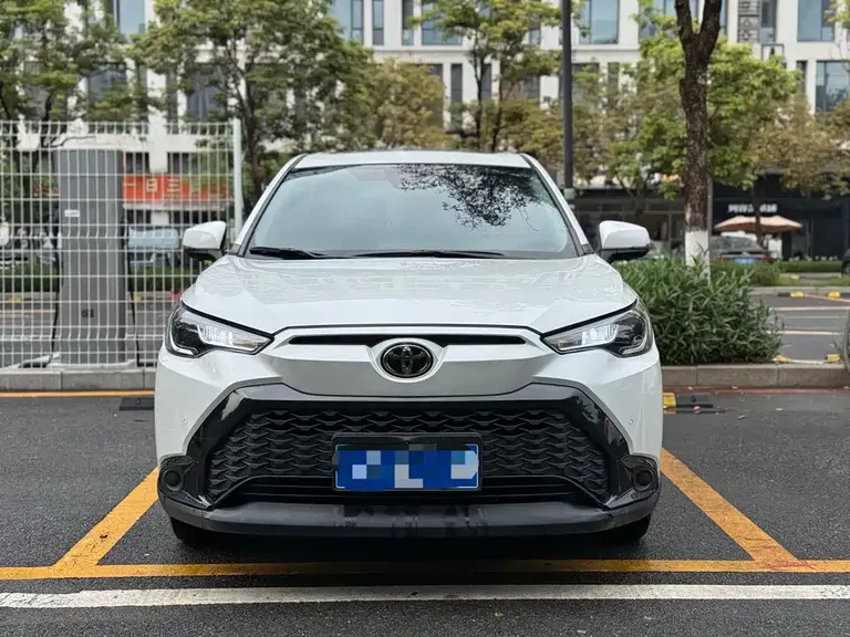 Toyota Frontlander 2.0 L CVT Leading