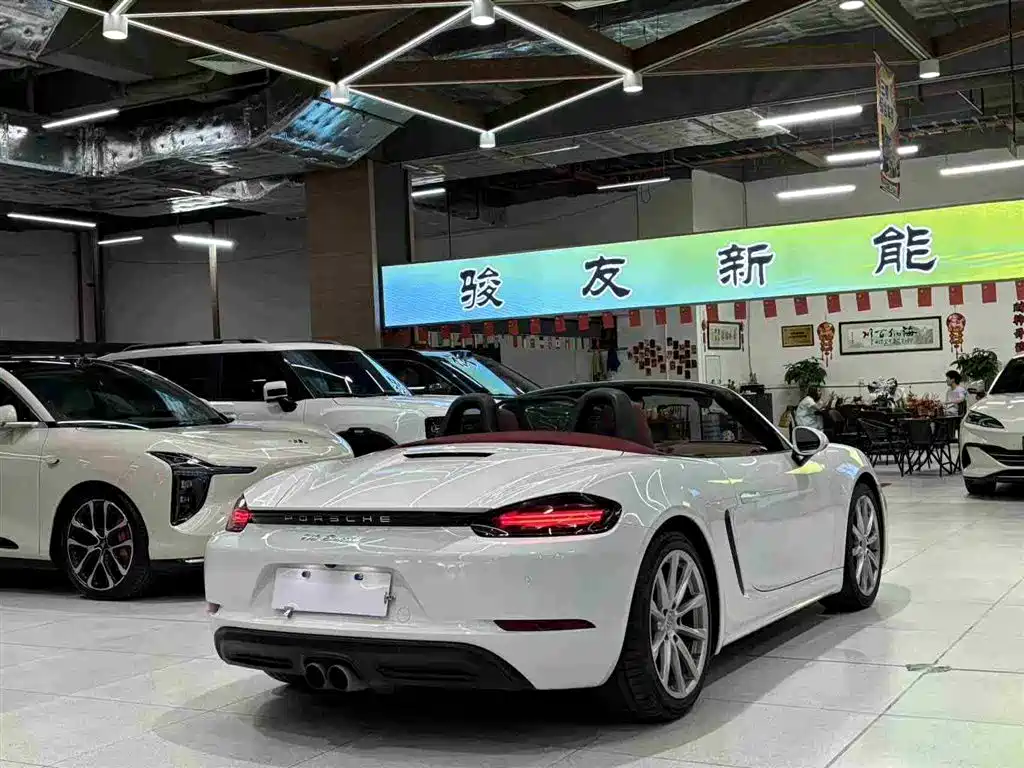 Porsche 718 Boxster 2.0 T