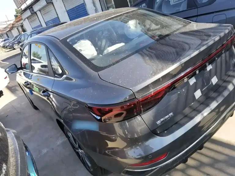 Geely Emgrand 帝豪 2026款 400万纪念款 1.5 L CVT飞越型