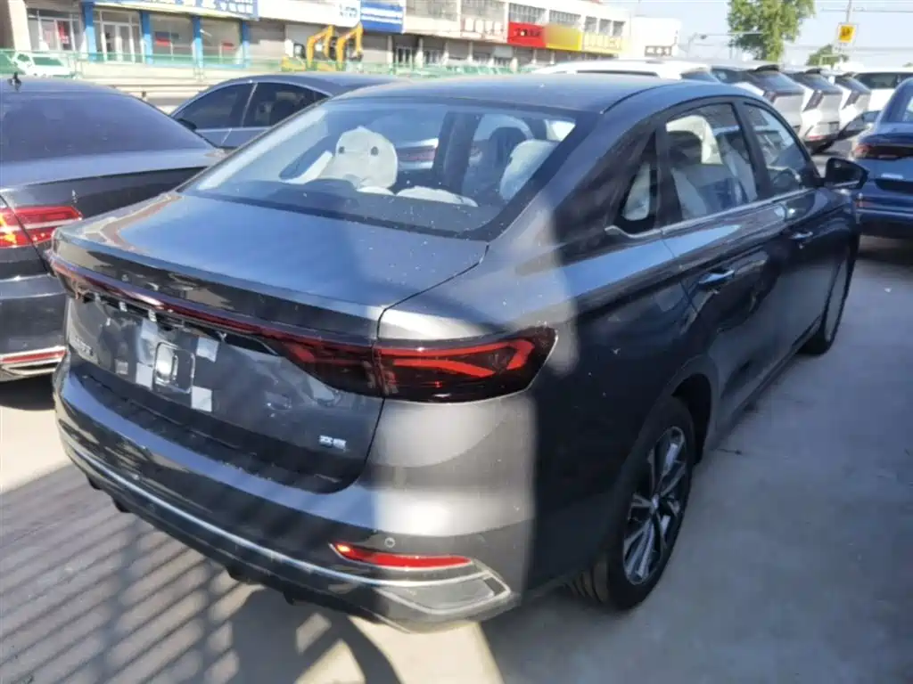 Emgrand 帝豪 2026款 400万纪念款 1.5 L CVT飞越型