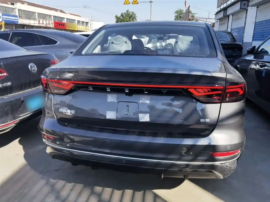 Emgrand 帝豪 2026款 400万纪念款 1.5 L CVT飞越型