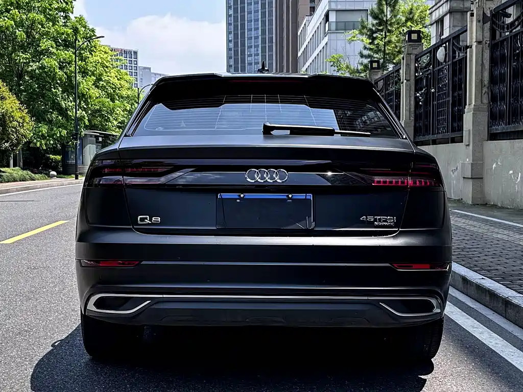 Audi Q8 45 TFSI Luxury Elegant