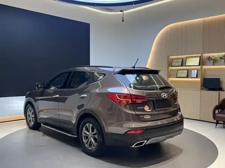 Hyundai Santa Fe 2.4 L Auto 4 WD Distinguished