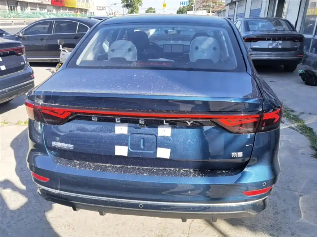Emgrand 帝豪 2026款 400万纪念款 1.5 L CVT飞越型
