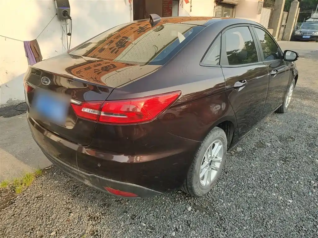 Escort 福睿斯 2019款 改款 1.5 L 手动质享型（胎压监测） 国VI