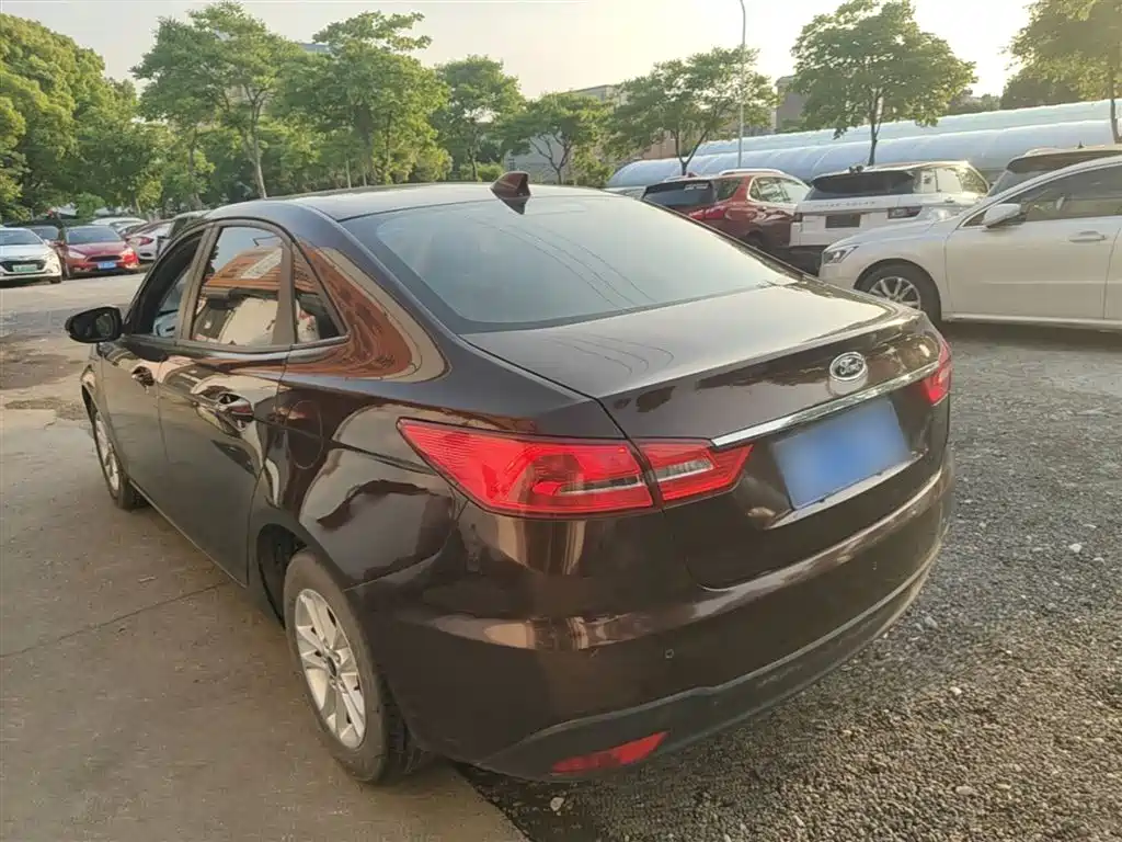 Escort 福睿斯 2019款 改款 1.5 L 手动质享型（胎压监测） 国VI
